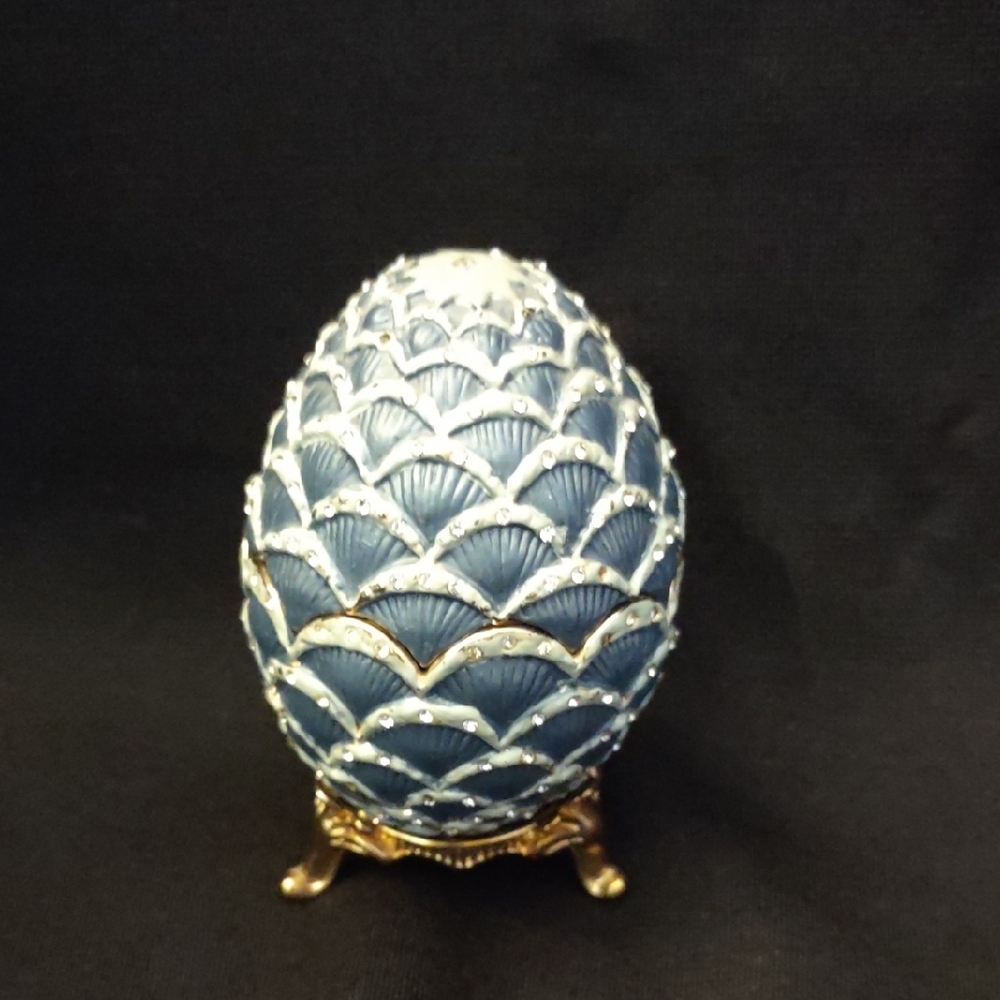 Elegant Blue and Gold Decorative Trinket Box Egg with Magnetic Closure